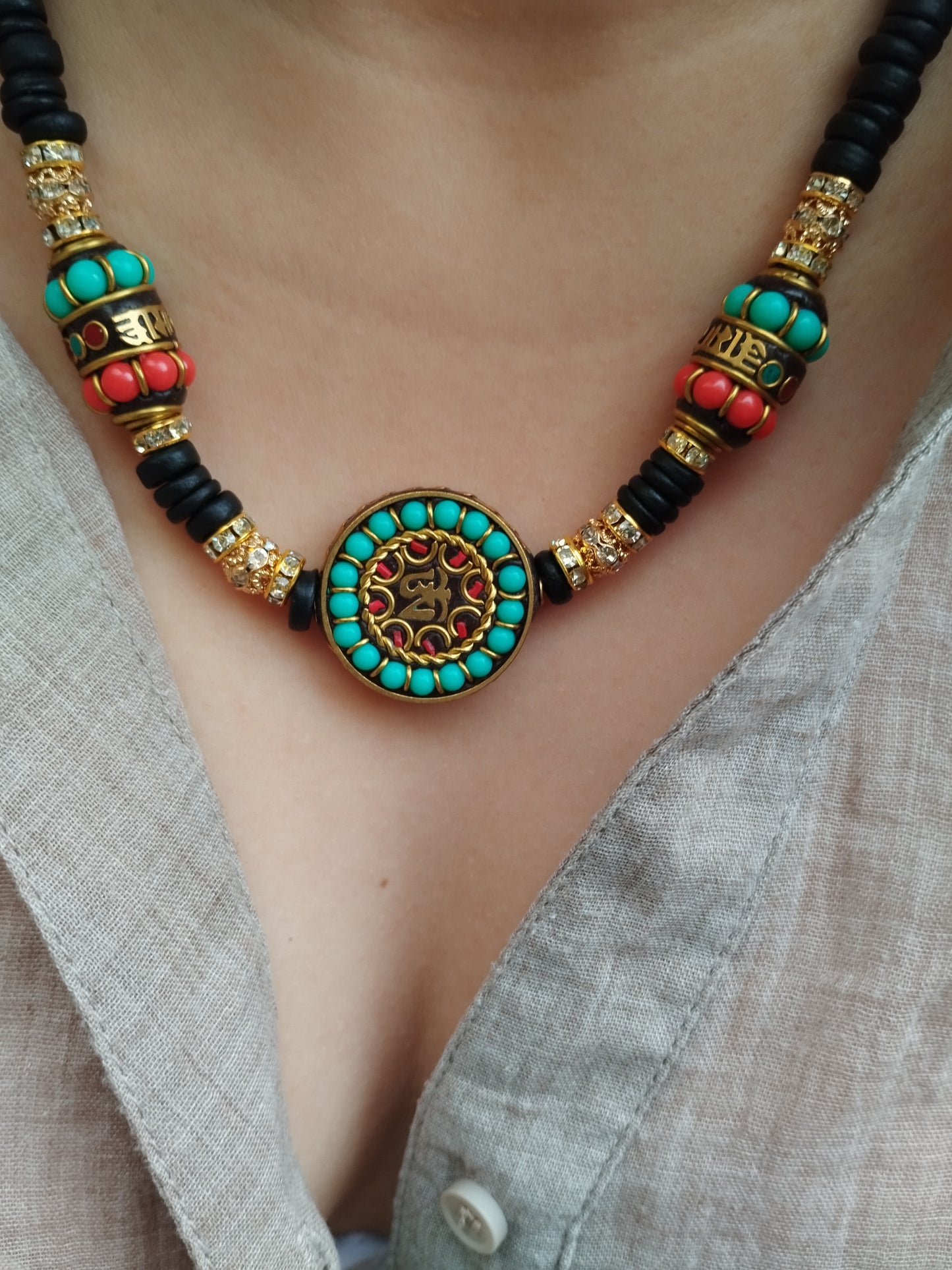 Collar Tibet coco negro y brillantes