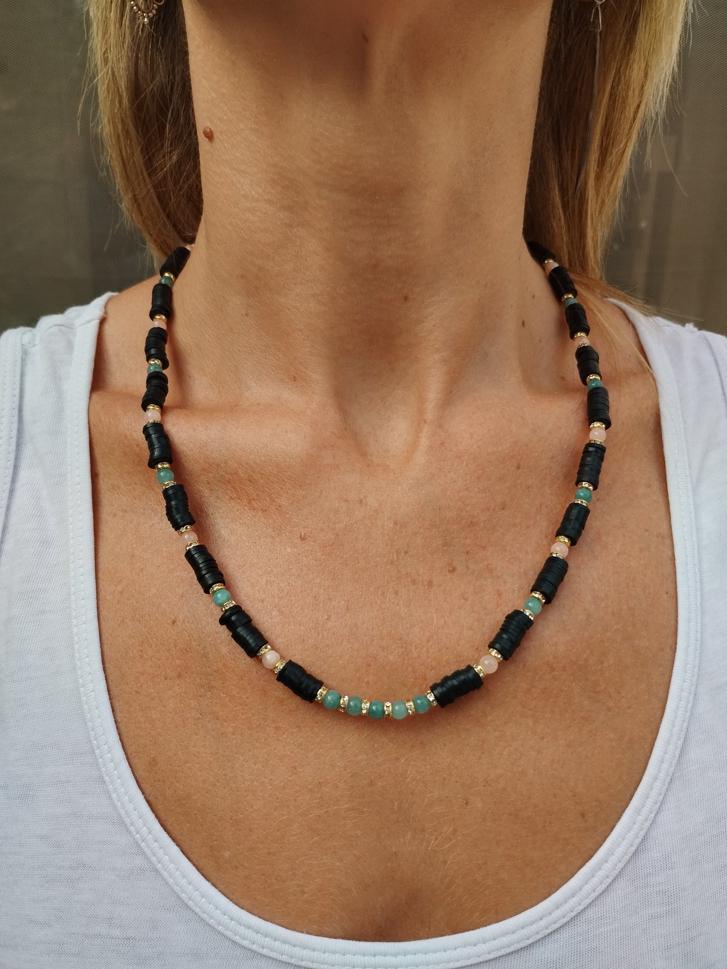 Collar negro con Calcedonia y Jade rosa