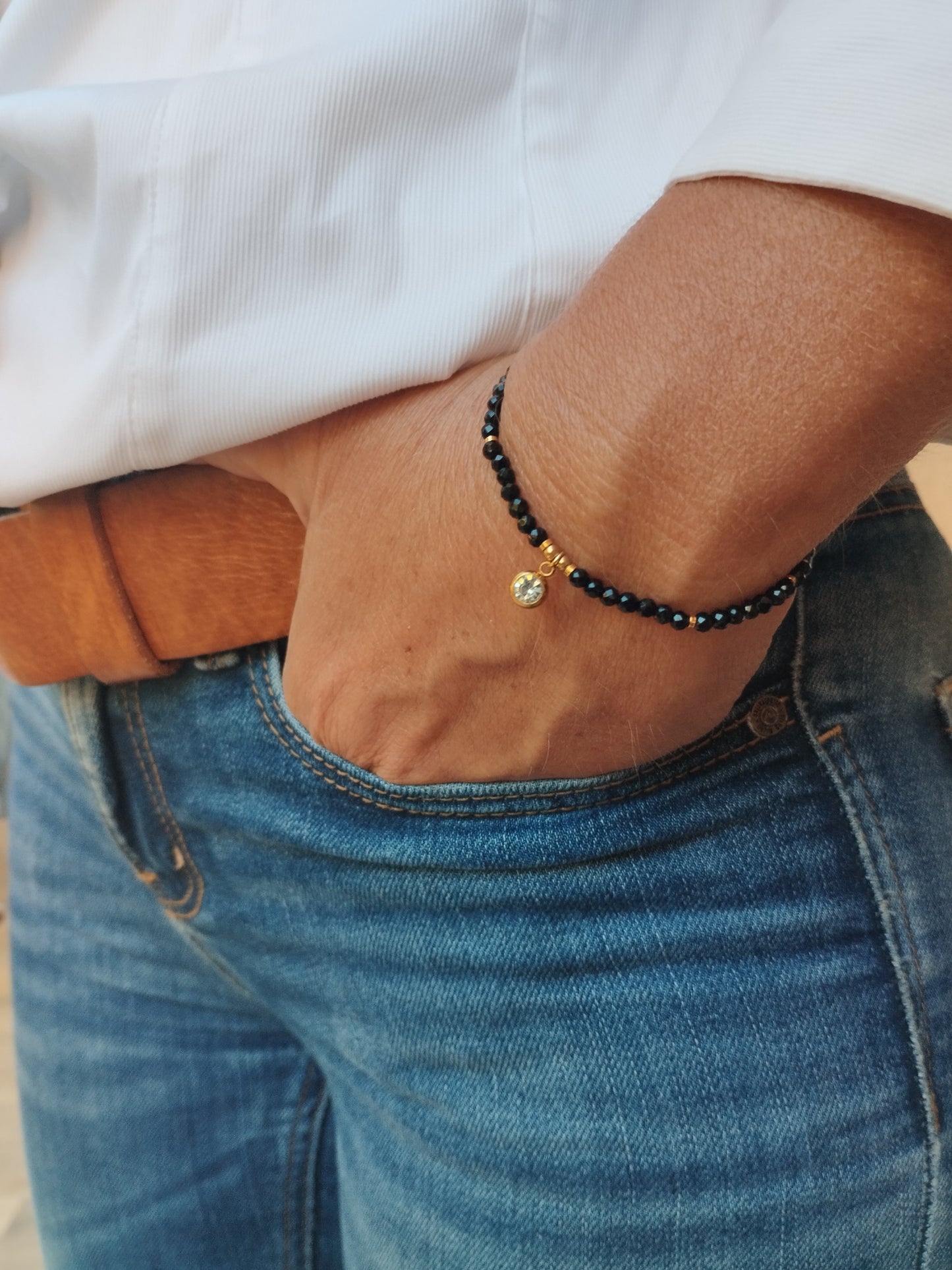 Pulsera de Espinela Negra con Piedra de la Suerte